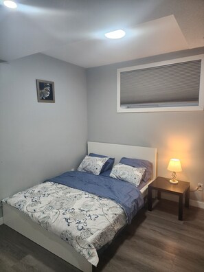 Iron/ironing board, WiFi