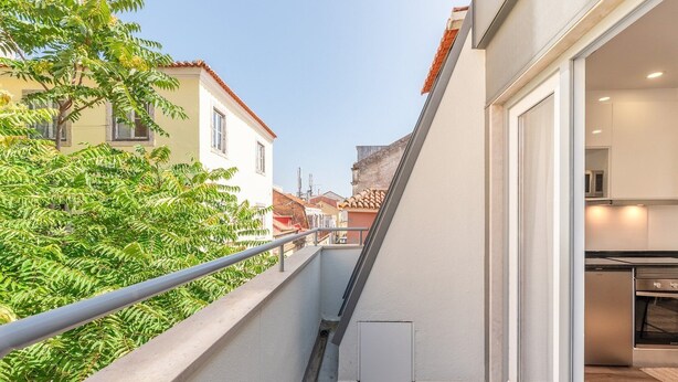 A narrow balcony with a metal railing overlooking a street. - GuestReady – Timeless Lisbon Retreat (Lisbon)