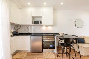 Fridge, microwave, oven, coffee/tea maker