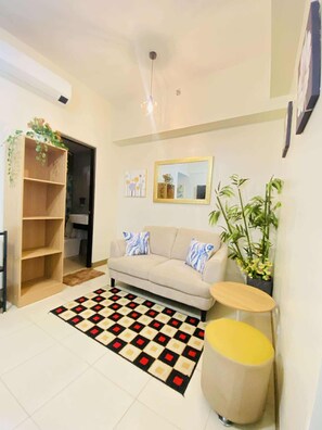 Room, 1 Bedroom, Balcony | Living room