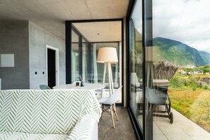 Outdoor dining - GuestReady - Relax and Ride the Waves (São Vicente)