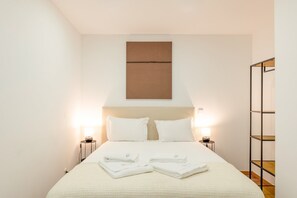 2 chambres, fer et planche à repasser, accès à Internet, literie fournie
