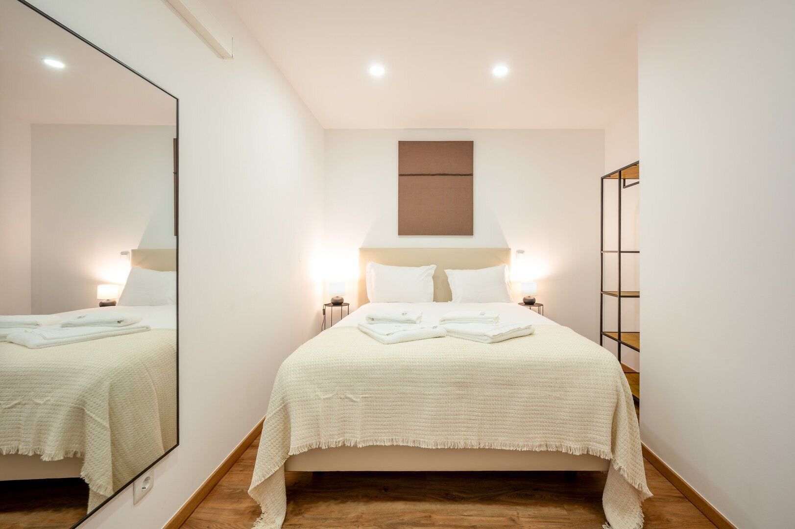 2 bedrooms, iron/ironing board, internet, bed sheets