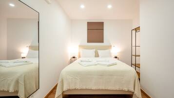 2 bedrooms, iron/ironing board, internet, bed sheets