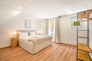 1 bedroom, iron/ironing board, internet, bed sheets