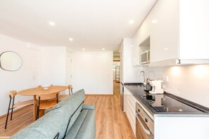 Fridge, microwave, oven, coffee/tea maker