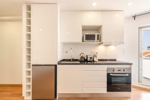 Fridge, microwave, oven, coffee/tea maker