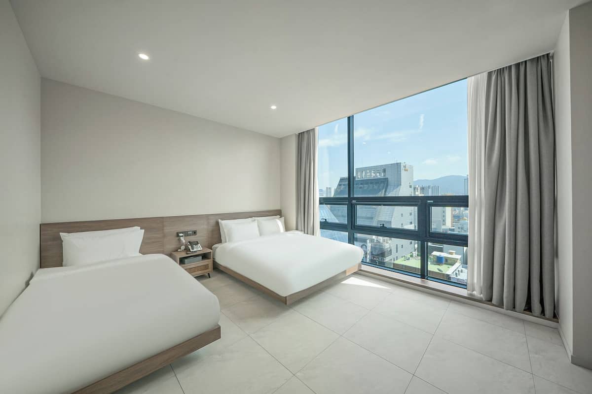 Signature Room, Multiple Beds, Hot Tub, City View | Premium bedding, in-room safe, desk, laptop workspace