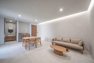 特色客房, 多張床, 桑拿, 城市景 | 高級寢具、房內夾萬、書桌、手提電腦工作空間