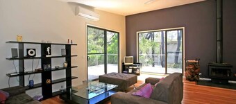 Seaside Delight I Walk to Beach I 2 Living Rooms