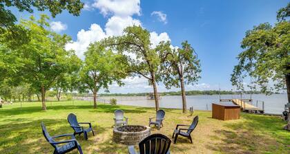 Waterfront Cedar Creek Lake Gem: Near Marina!