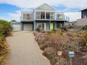 Exterior - A Whites View I Ocean Views I 2 Living Room (Torquay)