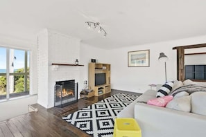 TV, fireplace