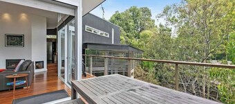 Erica Escape | Modern Treehouse Retreat
