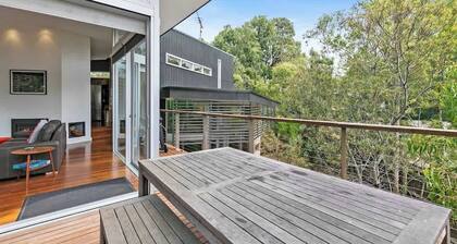 Erica Escape | Modern Treehouse Retreat