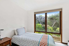 3 bedrooms, bed sheets