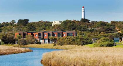 Inlet Apartment I Walk to beach, cafes and more