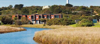 Inlet Apartment I Walk to beach, cafes and more