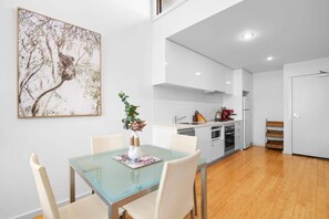 Fridge, microwave, oven, stovetop - Inlet Apartment I Walk to beach, cafes and more (Aireys Inlet)