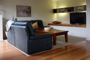TV, fireplace, DVD player - Harvey Haven I 150m Walk to Beach (Anglesea)