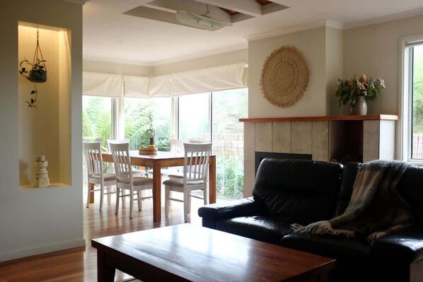 TV, fireplace, DVD player - Harvey Haven I 150m Walk to Beach (Anglesea)