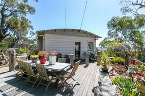 Outdoor dining - Hideaway On Harvey I Ocean Views I Walk to Beach (Anglesea)