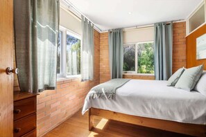 3 bedrooms, iron/ironing board