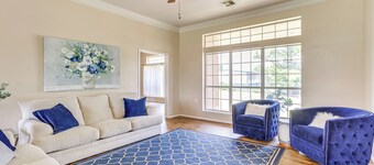 < 1 Mi to Oak Tree National: Cozy Getaway!