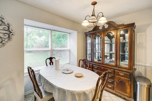1 Mi to Denton Square: Family Home w/ Fenced Yard!