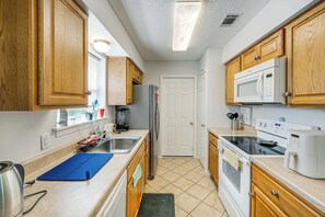 Fridge, microwave, stovetop, dishwasher