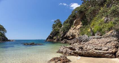 Goldmine is Davies Bay coastal escape on a private beach in Whangarei/Northland