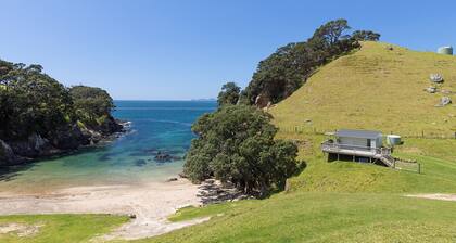 Goldmine is Davies Bay coastal escape on a private beach in Whangarei/Northland