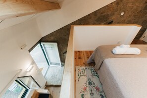 2 bedrooms, iron/ironing board, Internet, bed sheets