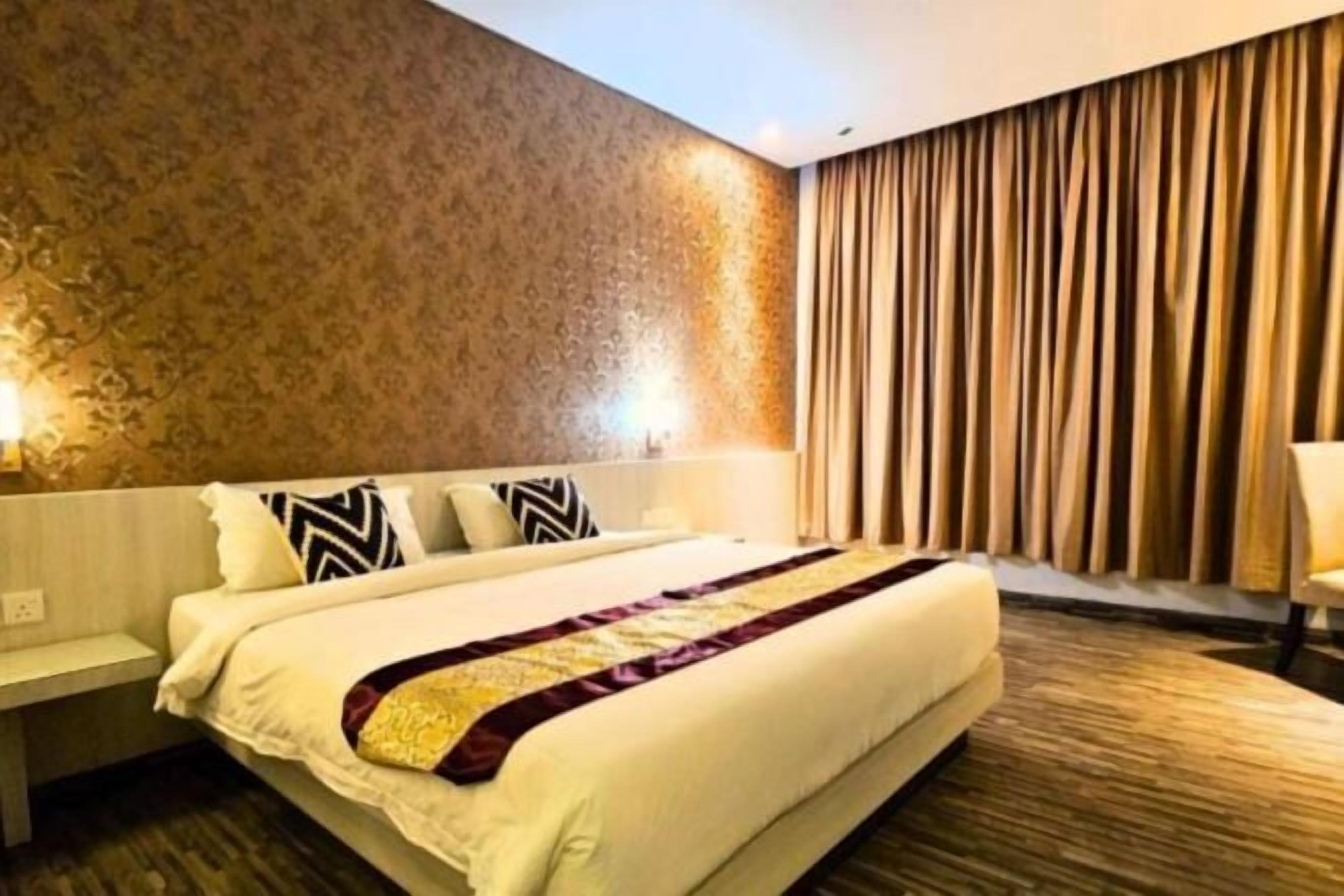 Bureau, espace de travail pour ordinateur portable, Wi-Fi gratuit