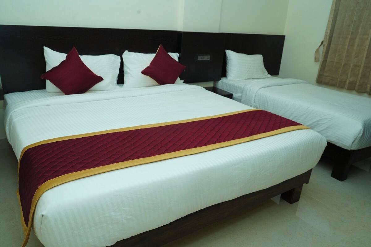 Phòng Suite | Phòng tắm | Dép đi trong nhà, khăn tắm 