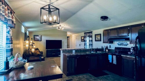  Rustic 2-bed/2-bath, Horse Ranch, HVAC, WiFi, Full kitchen, 5 min > town