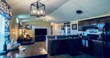 Rustic 2-bed/2-bath, Horse Ranch, HVAC, WiFi, Full kitchen, 5 min > town