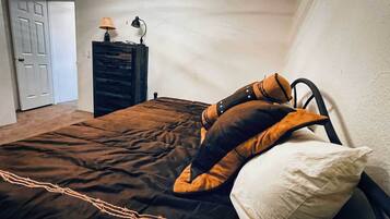 2 bedrooms, iron/ironing board, free WiFi, bed sheets