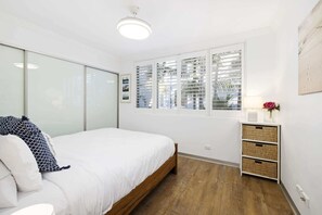 2 habitaciones, tabla de planchar con plancha, wifi y ropa de cama