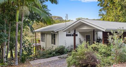 Quiet Ninderry Cottage with Peaceful Rural Outlook