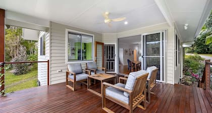 Quiet Ninderry Cottage with Peaceful Rural Outlook