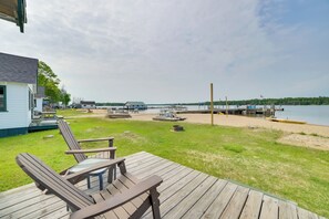 Terrace/patio - Boat, Paddle & Swim! Lakefront Cabin in Cedarville (Cedarville)