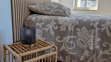 1 bedroom, bed sheets