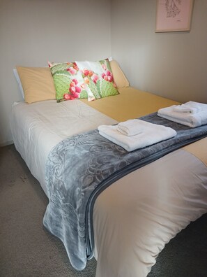 Iron/ironing board, free WiFi, bed sheets