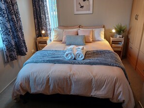 Iron/ironing board, free WiFi, bed sheets