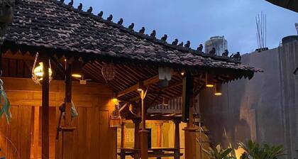 Joglo Breeze Guesthouse and Villa full house