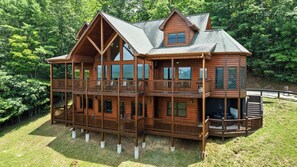 Exterior - Stunning Mtn Views! Sleeps 10~Hot Tub~Game Room (Mineral Bluff)