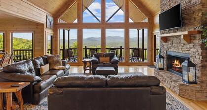 Stunning Mtn Views! Sleeps 10~Hot Tub~Game Room
