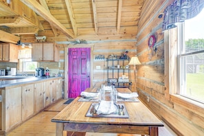 Frigorífico, microondas, placa de cocina y lavavajillas