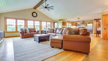 Televisio, videopelejä, kirjoja, tietokoneen näyttö